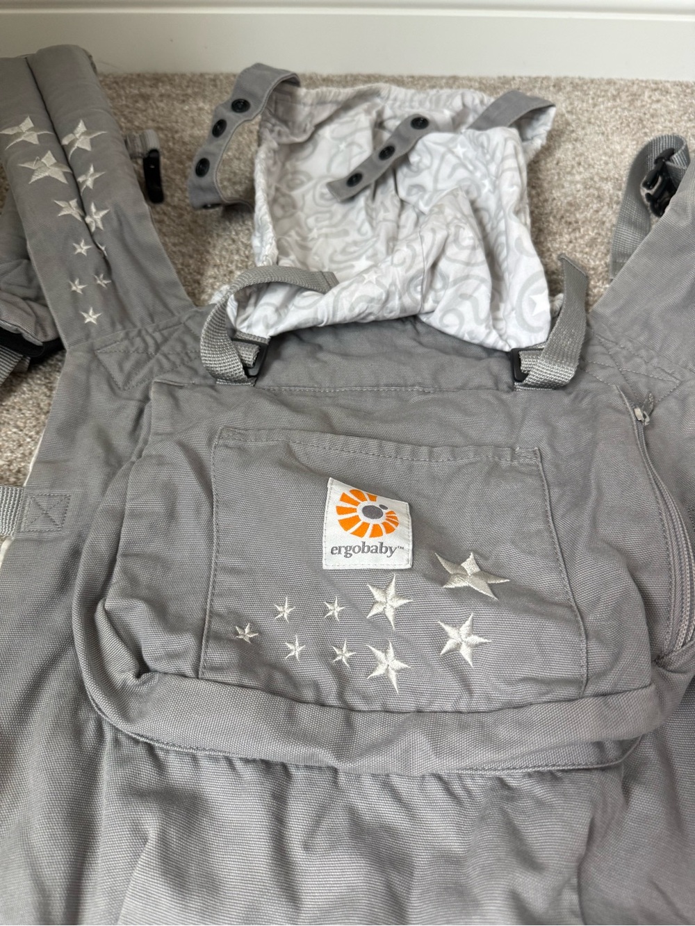 Ergobaby Gray Star Pattern Carrier - Picture 2 of 5
